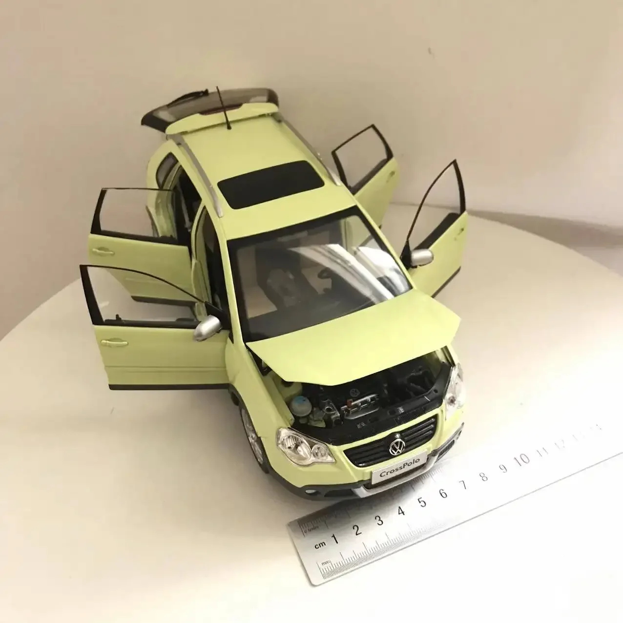1/18フォルクスワーゲンCrossPoloダイキャスト製モデルカークロスポロ