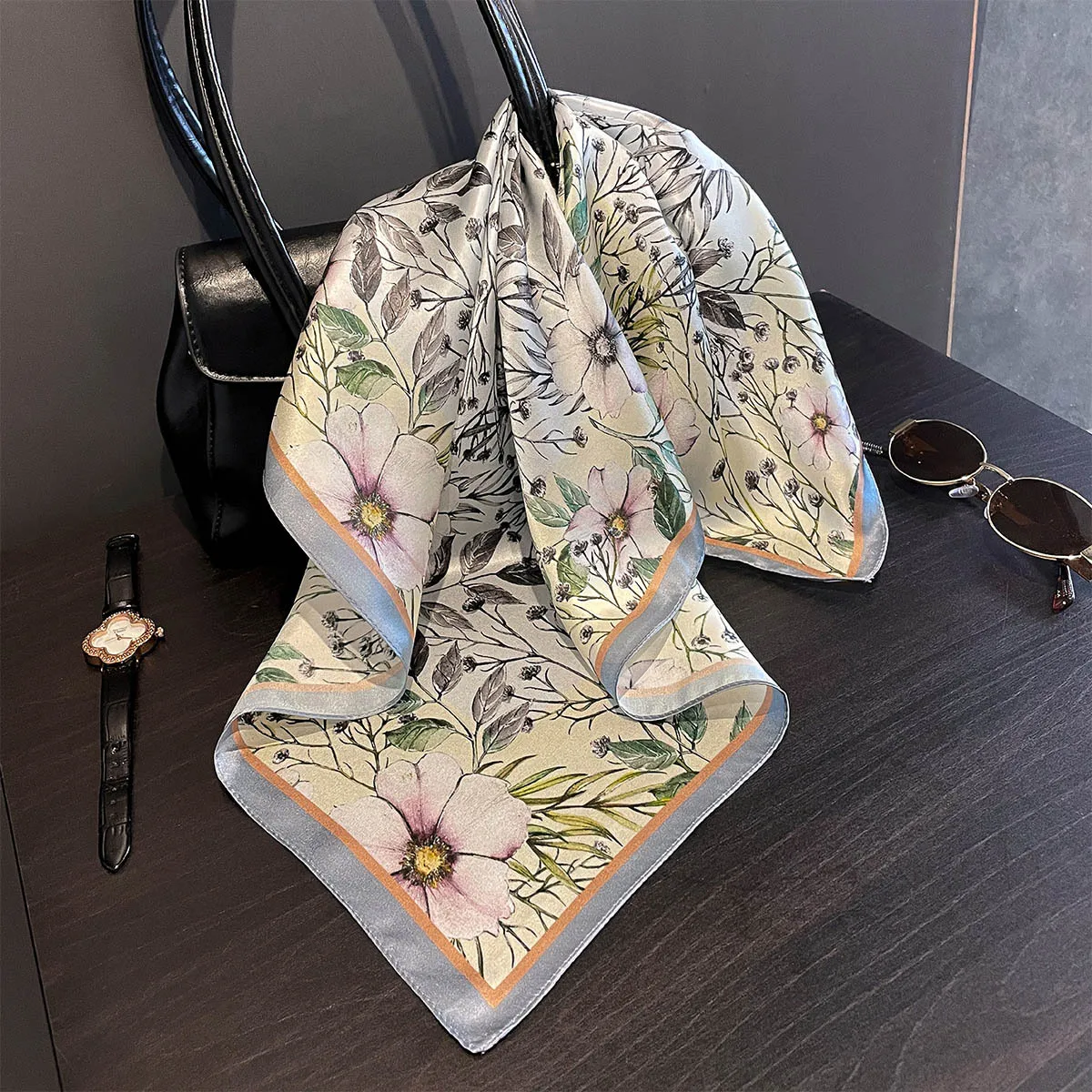 المرأة وشاح حريري 2025 الأوشحة القطنية الصغيرة للرقبة للسيدات العلامة التجارية الفاخرة الجديدة منديل حقيبة مربعة وشاح الإناث رئيس باندانا