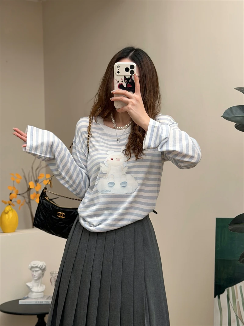 

Ретро-комплект для женщин: полосатая футболка с длинным рукавом и плиссированная юбка, повседневная одежда из полиэстера, без ворса и без эффекта маслянистости.