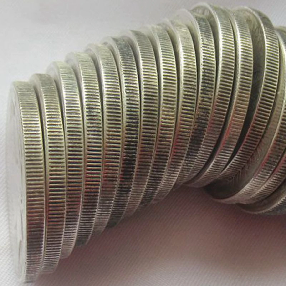 مجموعة كاملة أمريكية (1921-1964) 25 قطعة من العملات المعدنية المطلية بالفضة في دولار السلام