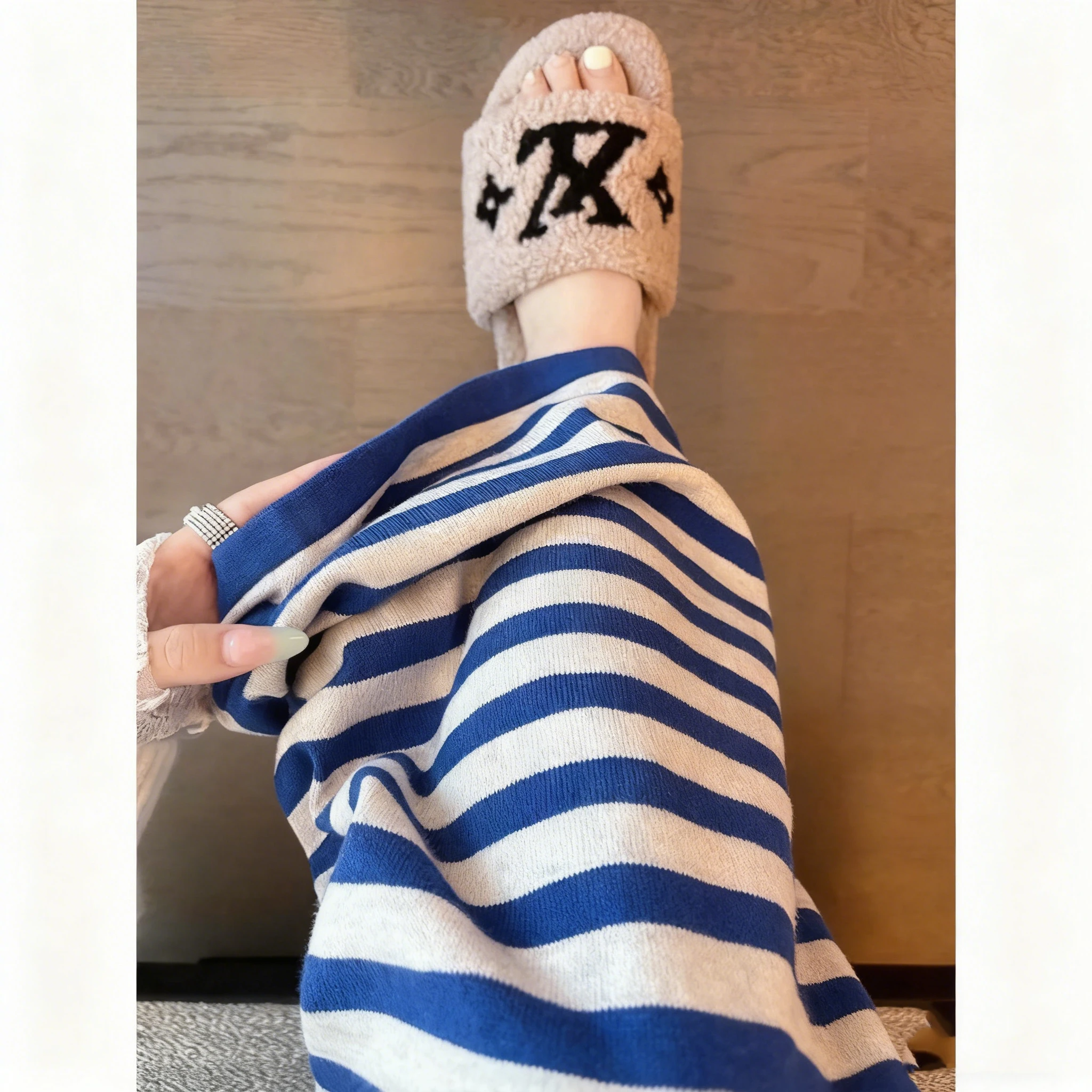 レディース トレンディ ブルー＆ホワイト ワイドストライプ ニットパンツ - ルーズフィット ハイウエスト ワイドレッグ トラウザーズ、快適なカジュアルパンツ 秋冬