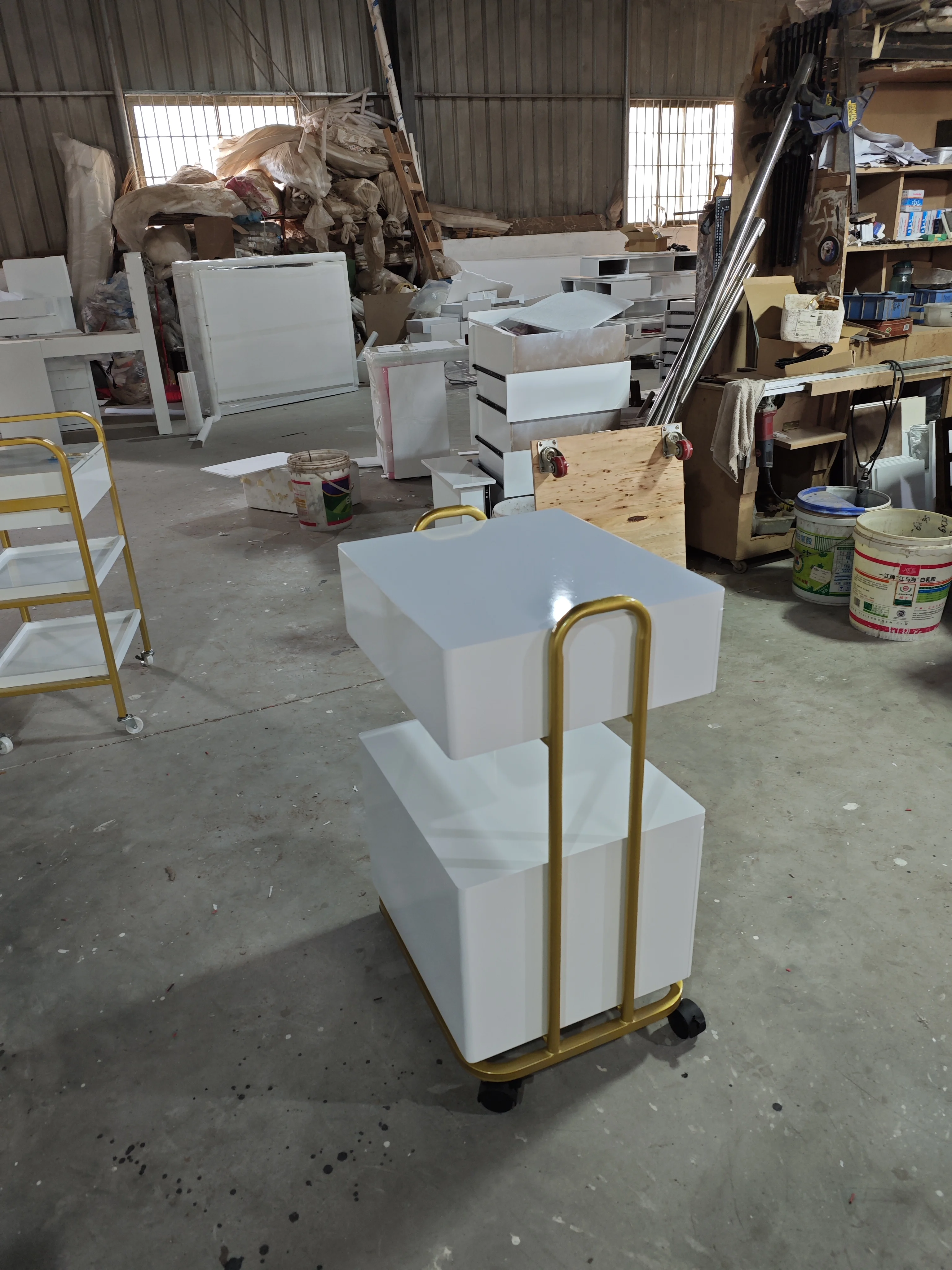 MOQ 1 Modern Design Gold Salon Trolley Pedicure Car Salon Cabinet With Wheels 8 Years Warranty
