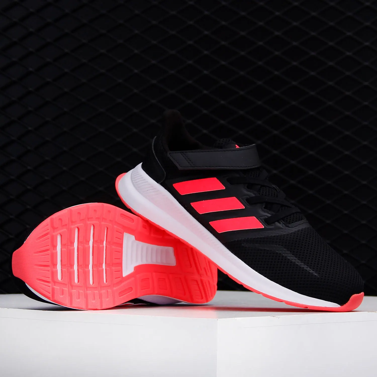 

Adidas оригинальные новые сезонные большие детские спортивные повседневные легкие кроссовки FW5138