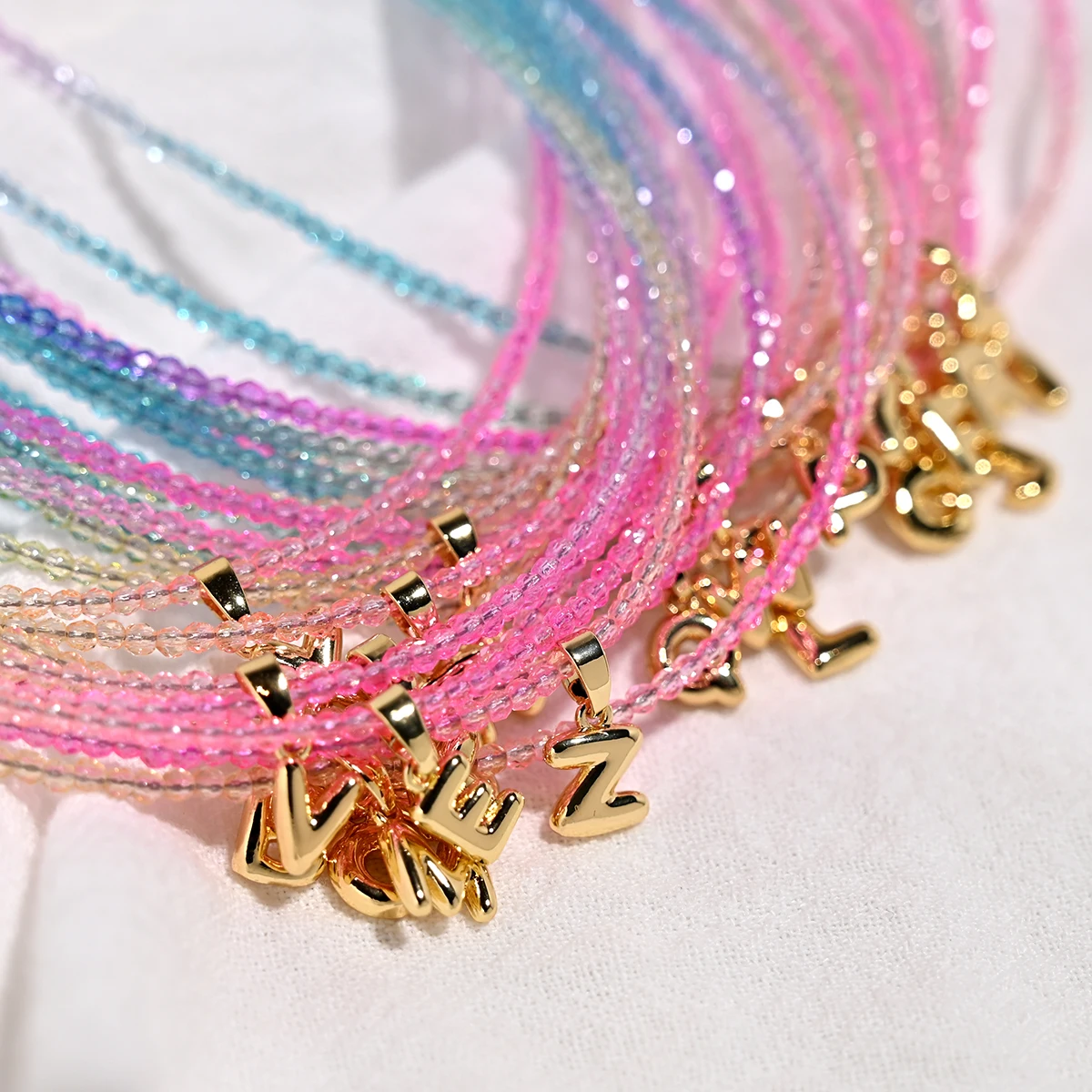 Gargantilla con inicial de cuentas de cristal de 2MM para mujer, collar Multicolor con 26 letras, moda Personal, accesorios de joyería para uso diario