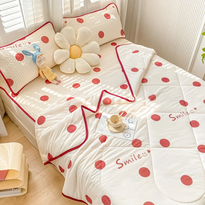 Red Dots Printed Summer Quilt Reversible Lightweight Bedspread, Soft and Comfortable Air Conditioner Quilts Perfect for Nap Time