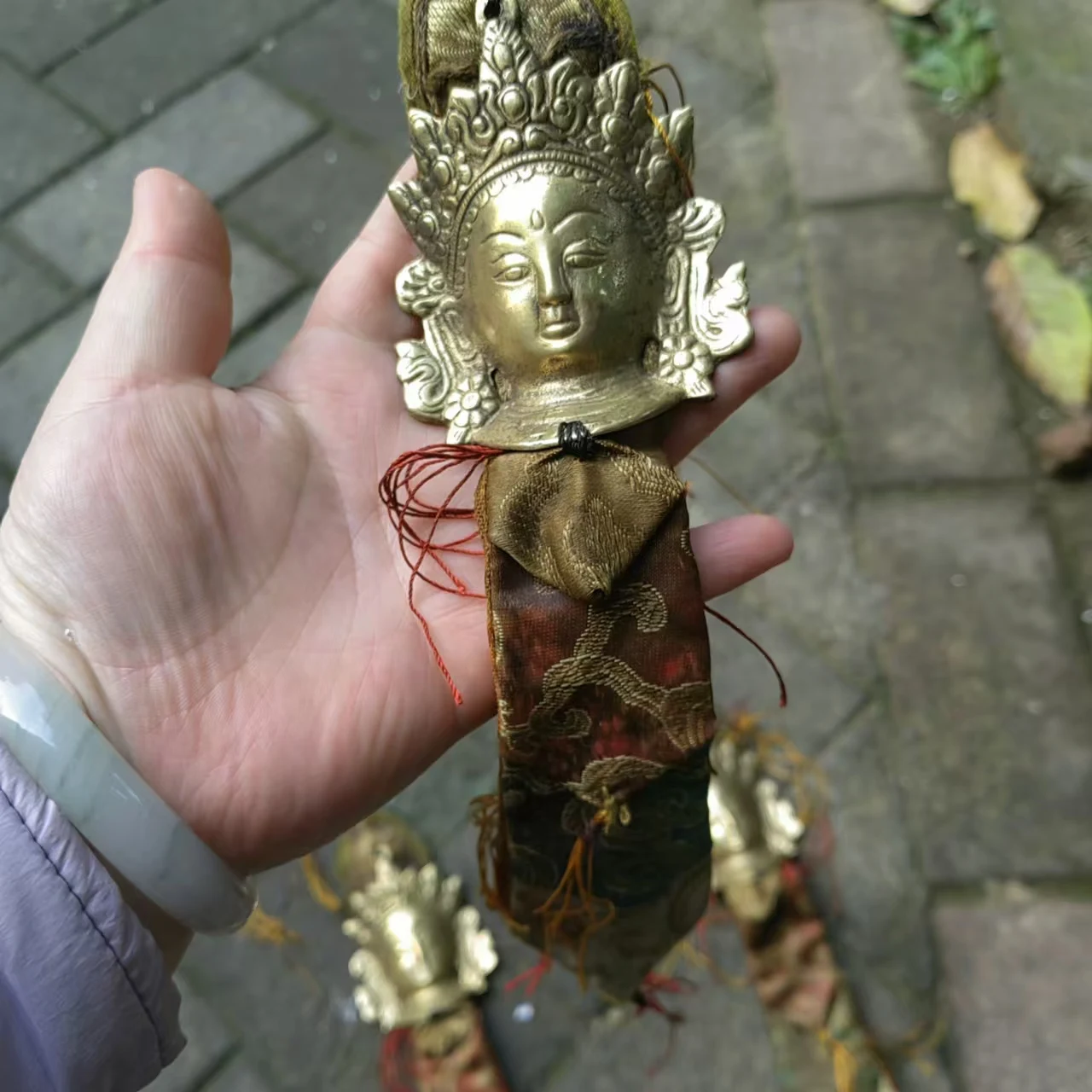 Tibetan Wall Hanging Brass Dirty Buddha Statue With Cotton Silk lacy Flag Gold copper green tara guanyin goddess buddha head