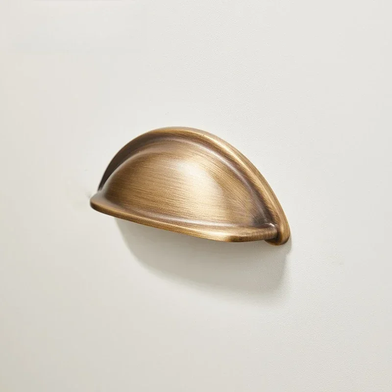 Brass French CreamStyle Brass Drawer Pull with Shell in New Chinese Style Single Hole for Retro Wardrobe and Cabinet Door Handle