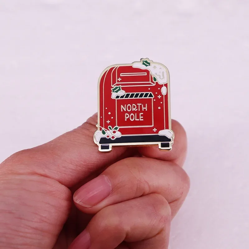 ألعاب الرسوم المتحركة الأوروبية والأمريكية شارة طية صدر السترة المعدنية صندوق بريد الكرتون مجوهرات بروش الملابس على ظهره الديكور دبابيس ميدالية #5