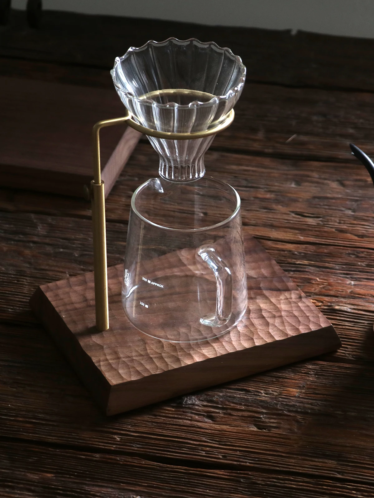 Italian Style Hand-Poured Coffee Bronze Filter Cup Holder Drip Coffee Filtering Stand Real Wood Base Vintage Japanese Style f...