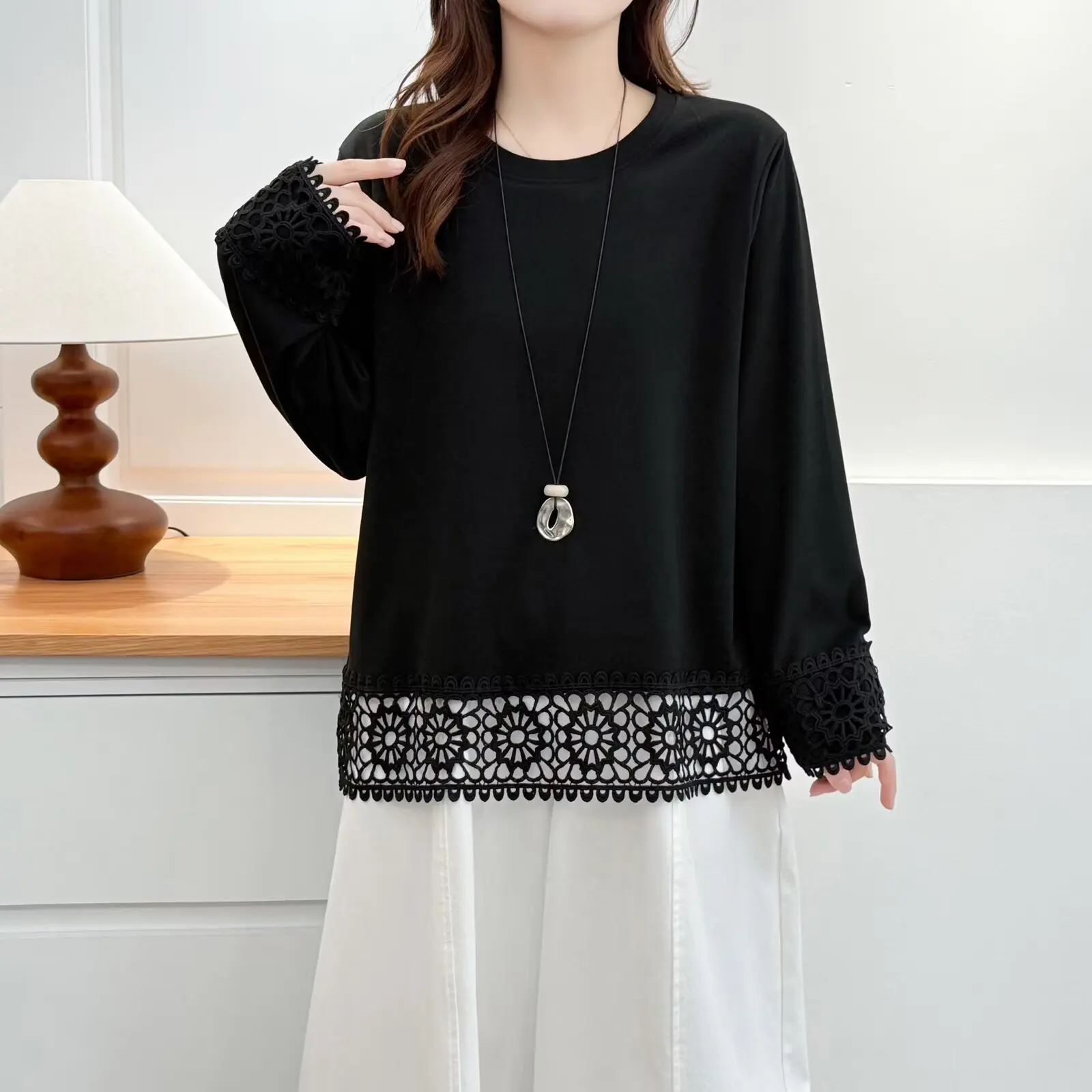 

XXXXL модная женская футболка больших размеров, новый осенне-зимний стиль, кружевные лоскутные топы с длинными рукавами и бархатом 2551