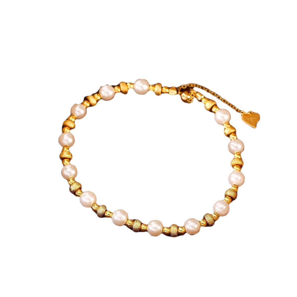 Handmade beaded pearl bracelet that can be pulled and adjusted. Made of genuine gold.