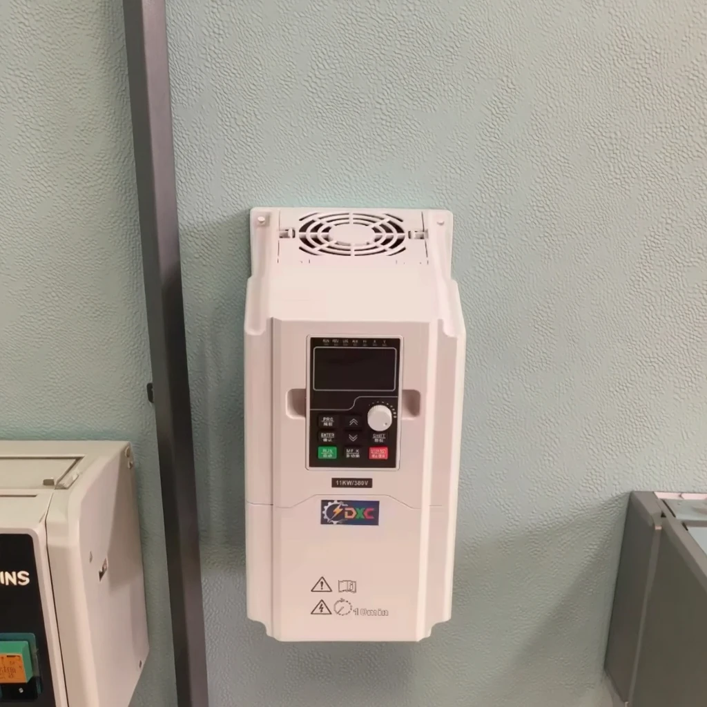 Konverter Frekuensi Performa Tinggi 220V 380V Tiga Fasa ke VFD Penggerak Variabel Inverter VFD 30KW AC Drivers Produk Line