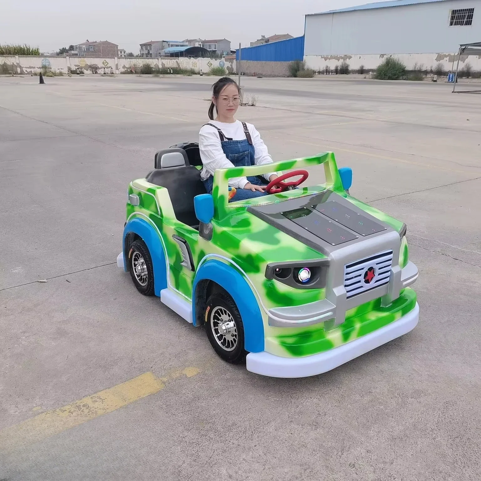 Directe fabrieksverkoop Educatieve binnenauto Kinderspellen Hot Sales Amusement Themapark voor de kleuterschool Tuin Gemaakt van glasvezel