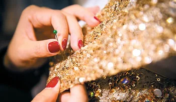 追加のカスタムコストのウェディングドレス