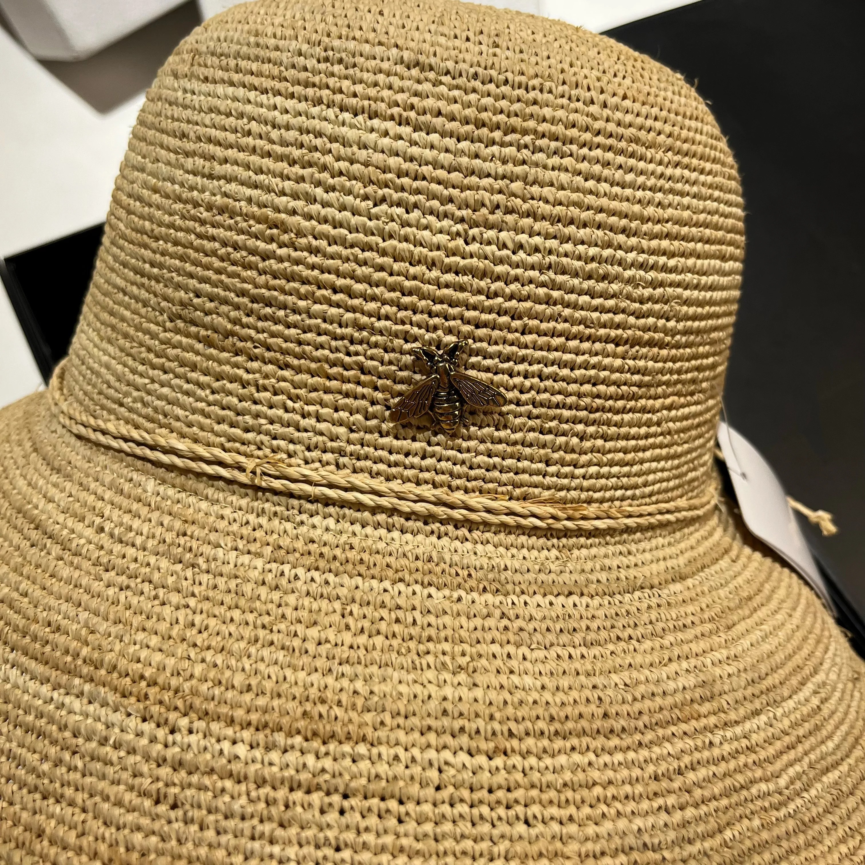 Ladies Summer New Little Bee Lafite Grass Sun Hat Outdoor Sunshade and Sunscreen Beach Hat Holiday Travel Folding Straw Hat