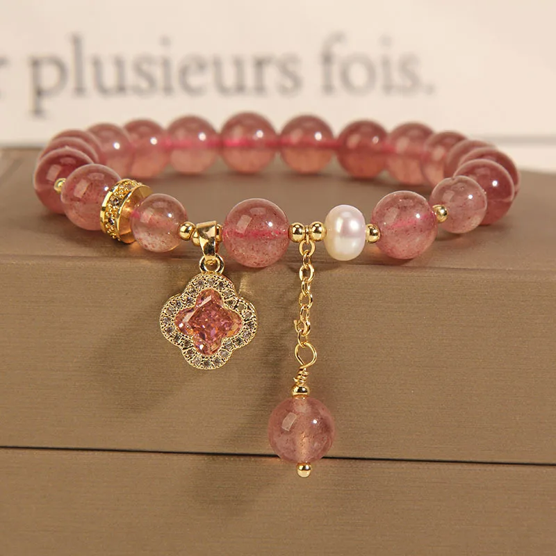 Pulsera de cristal Strawberry Power para mujer, diseño de nicho Ins, pulsera Penant de trébol de cuatro hojas, regalo para novia o mejor