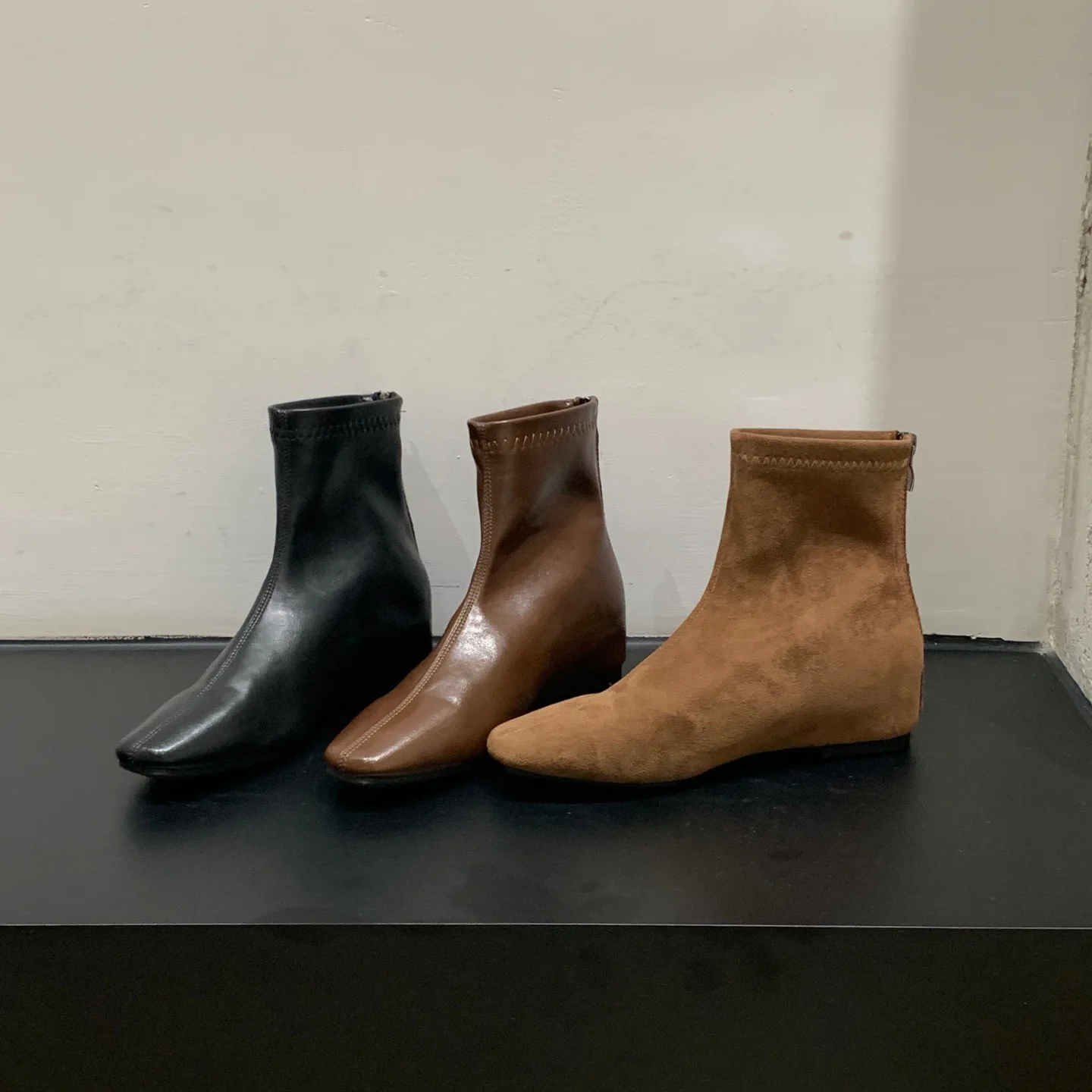 

Women Flats Pointed Toe Ankle Boots Leather Woman Boots Elegant Chelsea Short Boot Fashion Outdoor Zipper Casual Women Boot