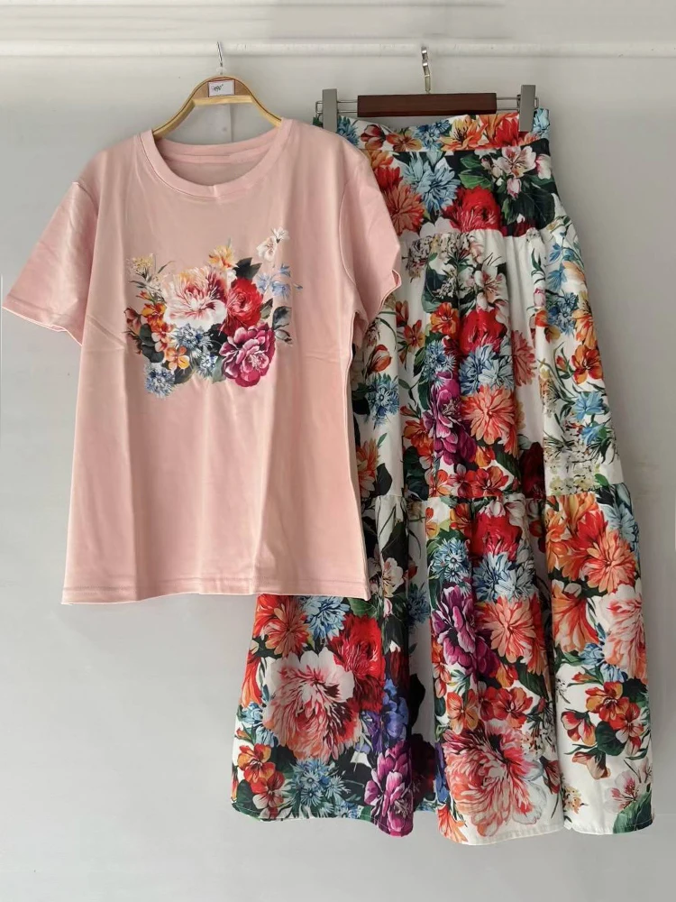 Conjunto de dos piezas de camiseta de punto de manga corta con estampado retro para mujer de verano 2025, falda holgada estampada de cintura alta, conjunto de moda