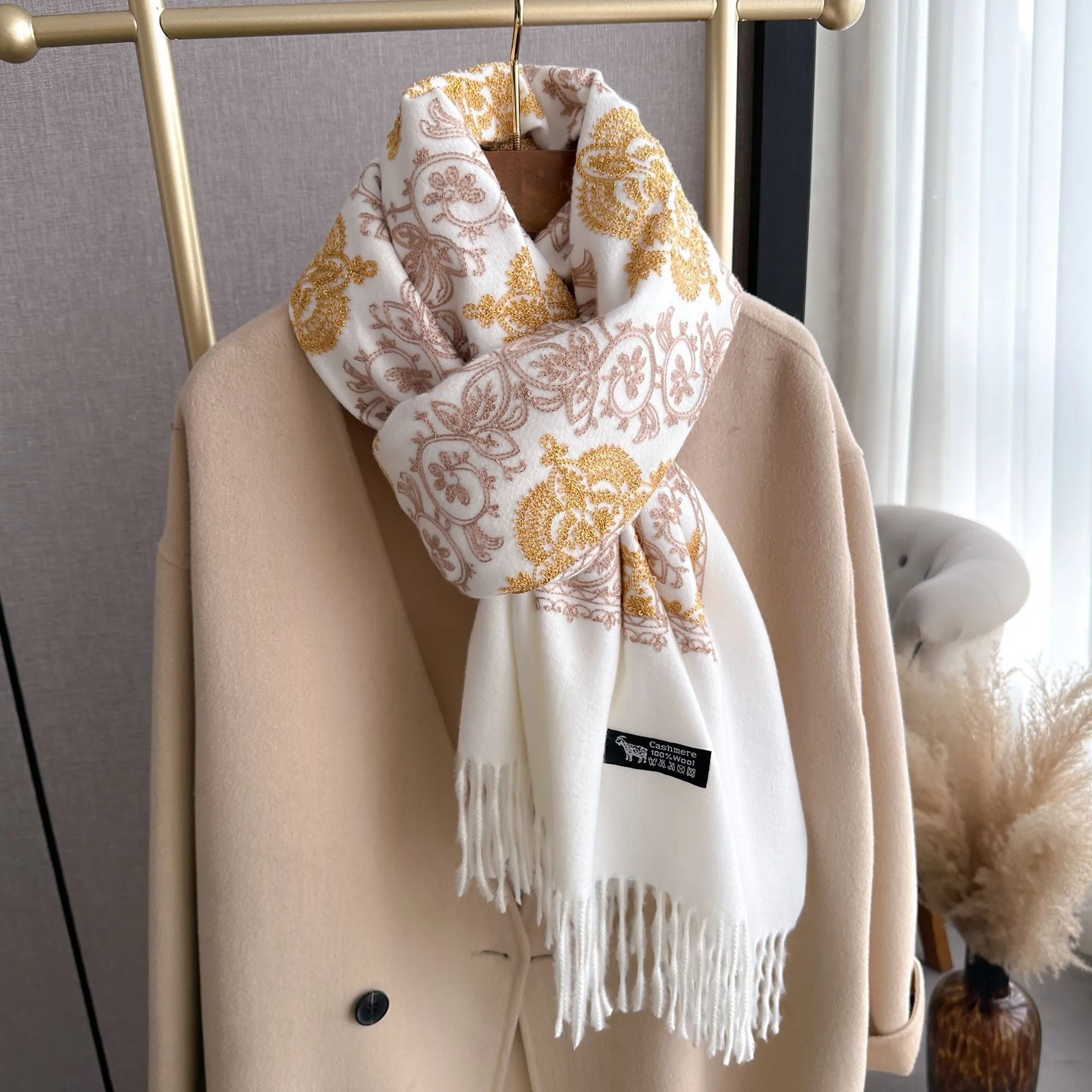 Luxury Brand Women 2024 New Embroider Flower Pashmina Cashmere Scarf Winter Thick Warm Scarves Fashion Travel Shawl Wraps