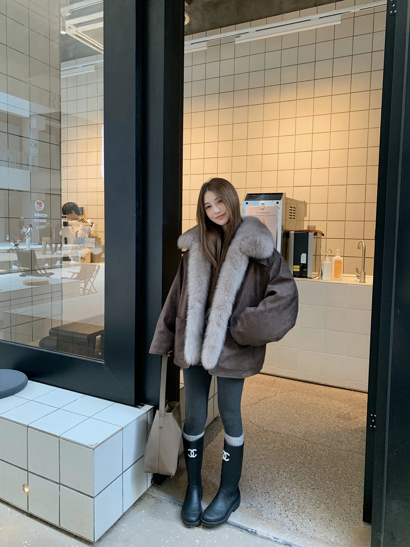 

Женская удлиненная куртка Nordic Fog из замши с меховым воротником, на гусином пуху, с кожаными элементами, в американском стиле