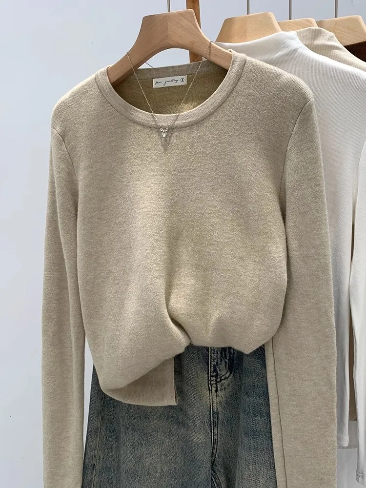 سترة نسائية حمراء بياقة عالية من الفرو المخملي السميك، طبقة أساسية للخريف والشتاء، مبطنة بالصوف، محبوكة، دافئة، بأسلوب عملي