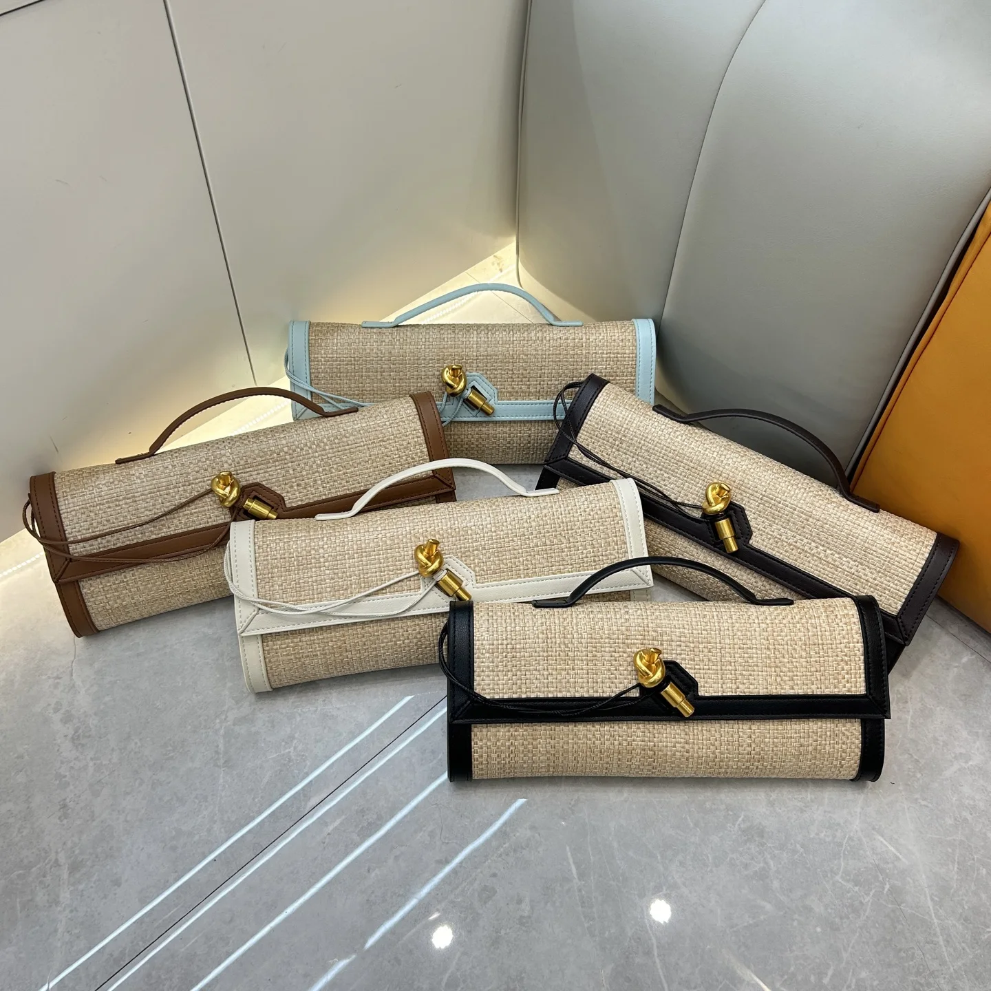 Sac long en raphia tressé pour femme, pochette vintage avec nœud et fermoir doré, sac à main de plage pour vacances d'été, sac de soirée de luxe de créateur, sac à bandoulière et sac croisé