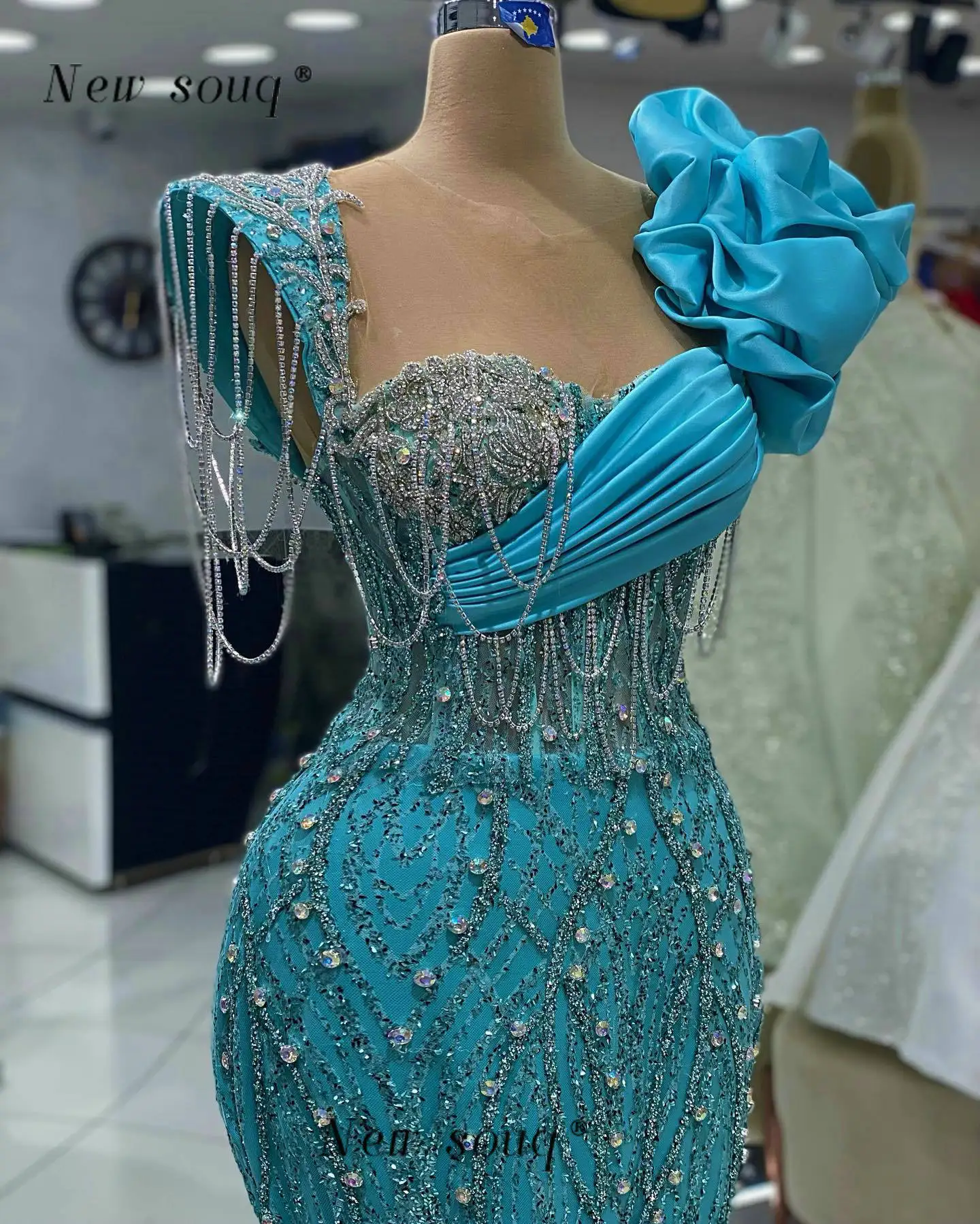 

Newest Sky Blue Long Crystals Chains Evening Dresses Arabic Ruffles Sleeveless Elegant Mermaid Gowns for Women Weddings Party