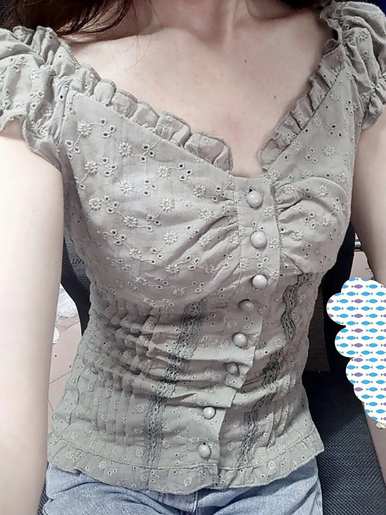 T-shirt à manches courtes et bords en dentelle de style français, nouveau body façonnant boutonné à col en v pour femmes, 2025