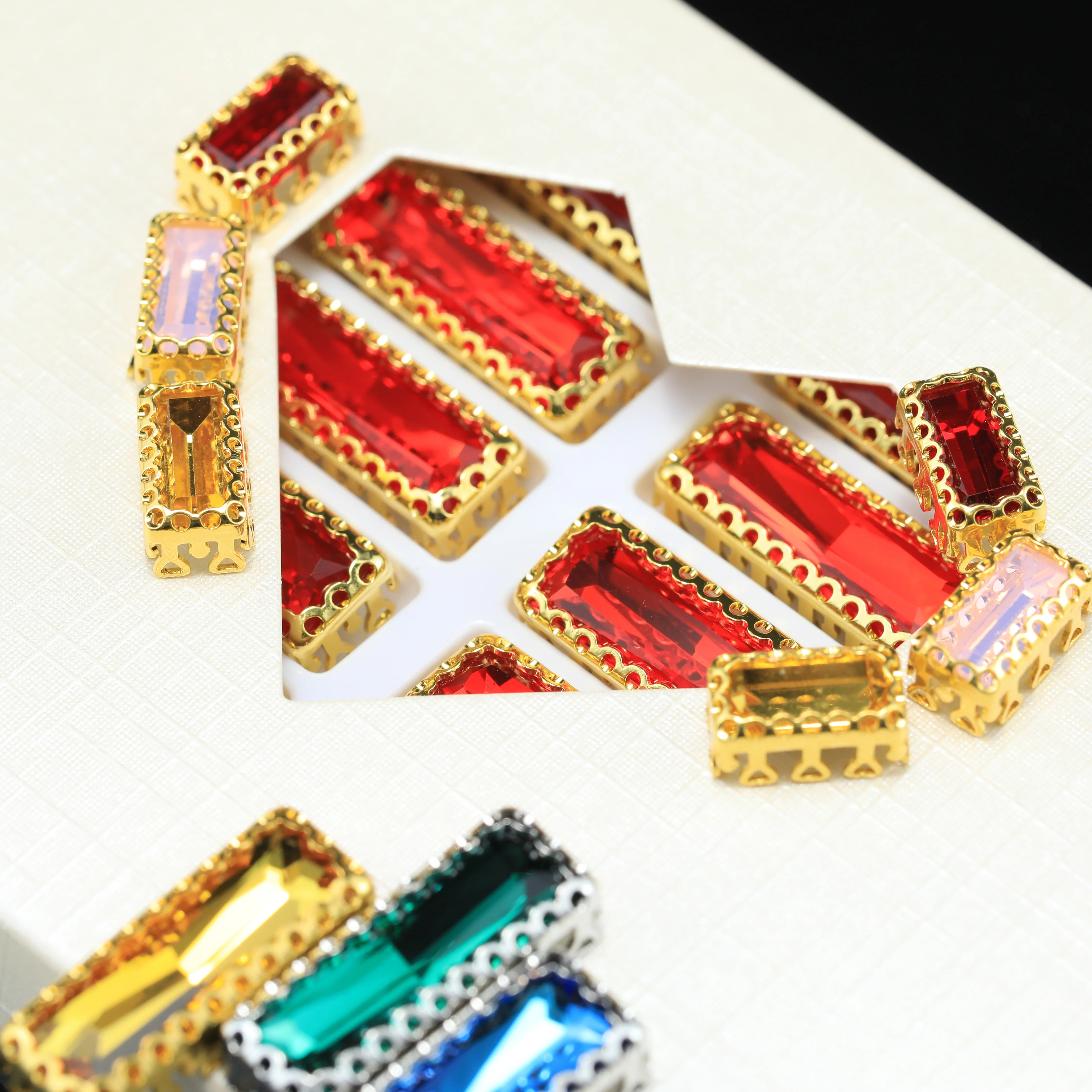 Glitzernde Strasssteine, Baguette-Glaskristalle, bunte Krallenfassung zum Aufnähen für Nageldesign, DIY-Handarbeiten, Bekleidungszubehör – Detail 3