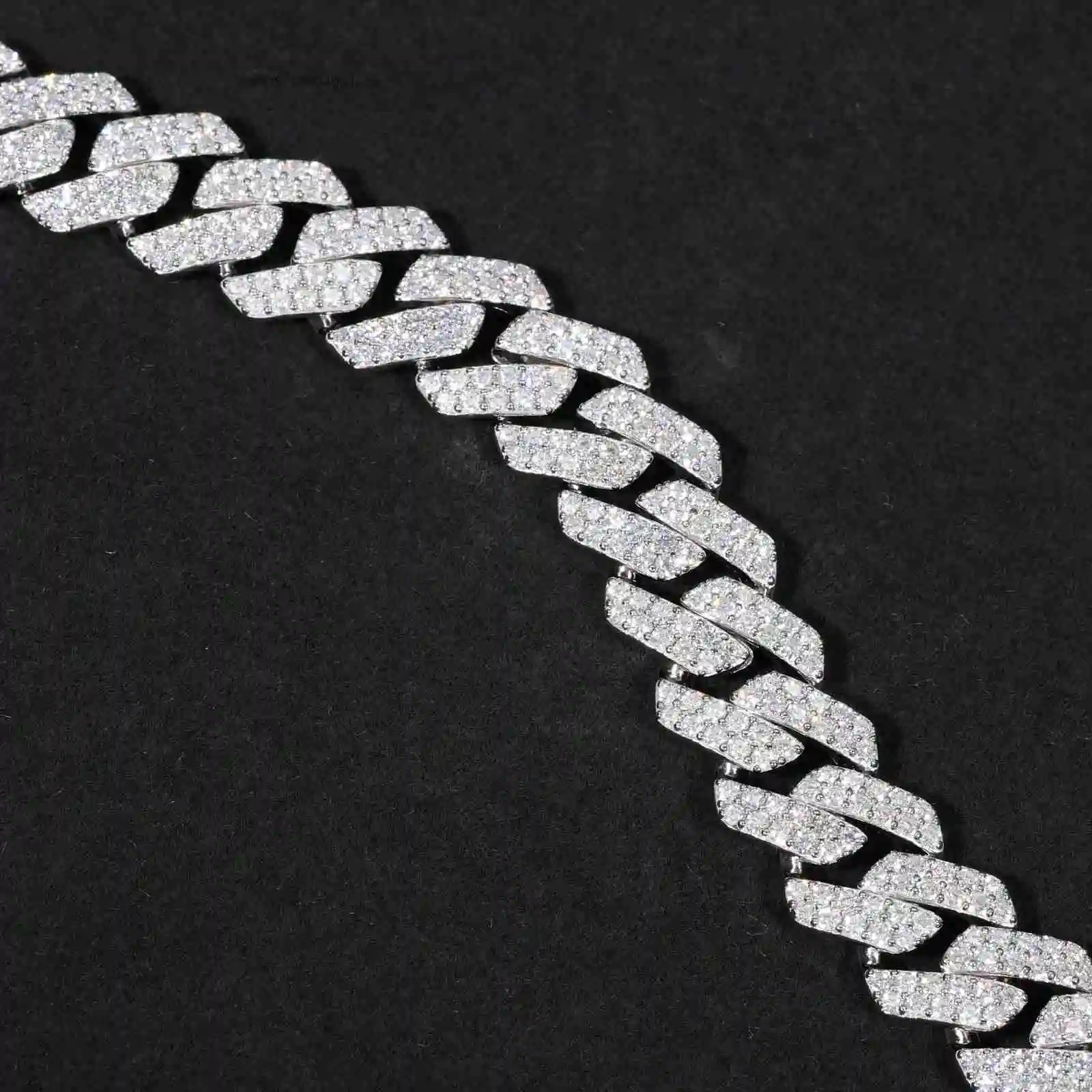 Fashion Rappers Gift Jewelry 14mm 18K White Gold Plated 925 Sterling Silver VVS Moissanite Diamond Iced Out Cuban Link Chain..