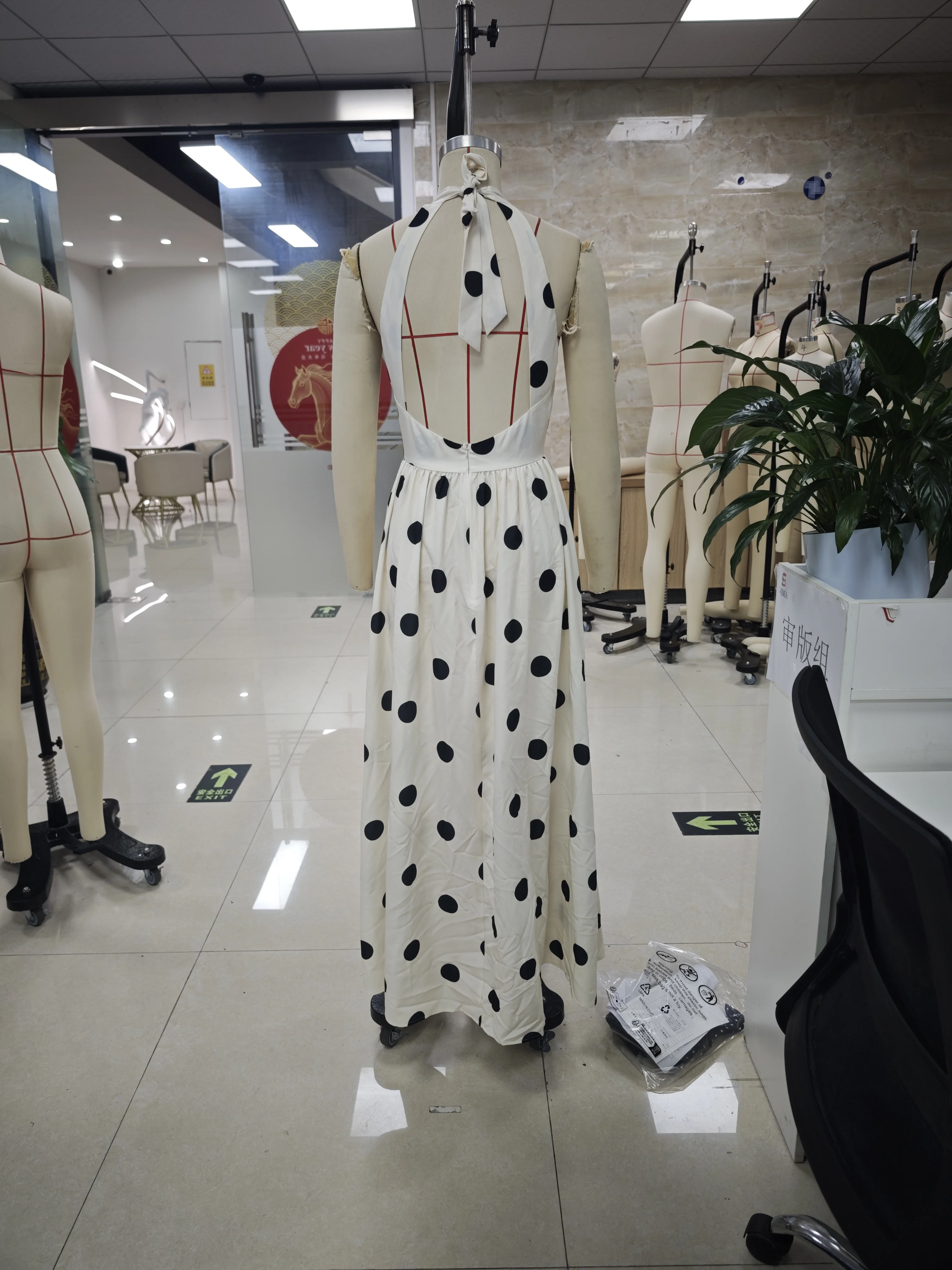 

Women's Halter Neck Dress Sleeveless Dot Print Open Back A Line Flowy Long Dress for Beach Vacation Party