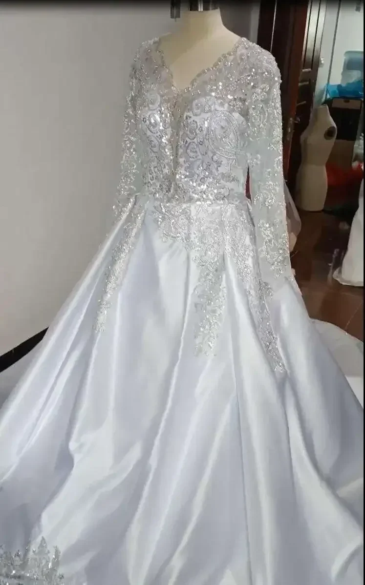 カスタムメイドのドバイ風アラビアンビーズレースフォーマルブライダルドレス、ジュエルネック、イリュージョンシアービーズ、クリスタルビーズ、ロングスリーブ、サテンウェディングドレス