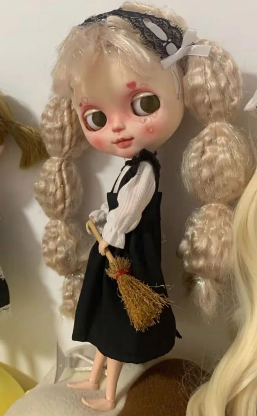 

4pcs new maid style tops ➕ skirt ➕ headwear ➕ broom for Blythe/landoudou (Fit for Lulu,ymy24,Ob22,24,26,zone, Jenny)