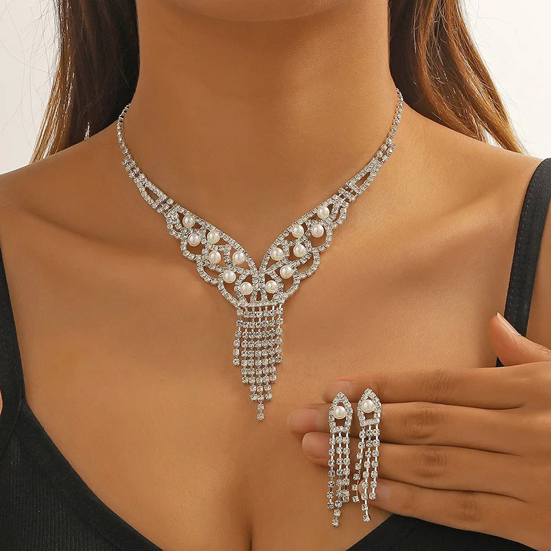 

European and American Retro Full Diamond Pearl Tassel Clavicle Necklace Earring Set Claw Chain Rhinestone Dress Versatile Neckla