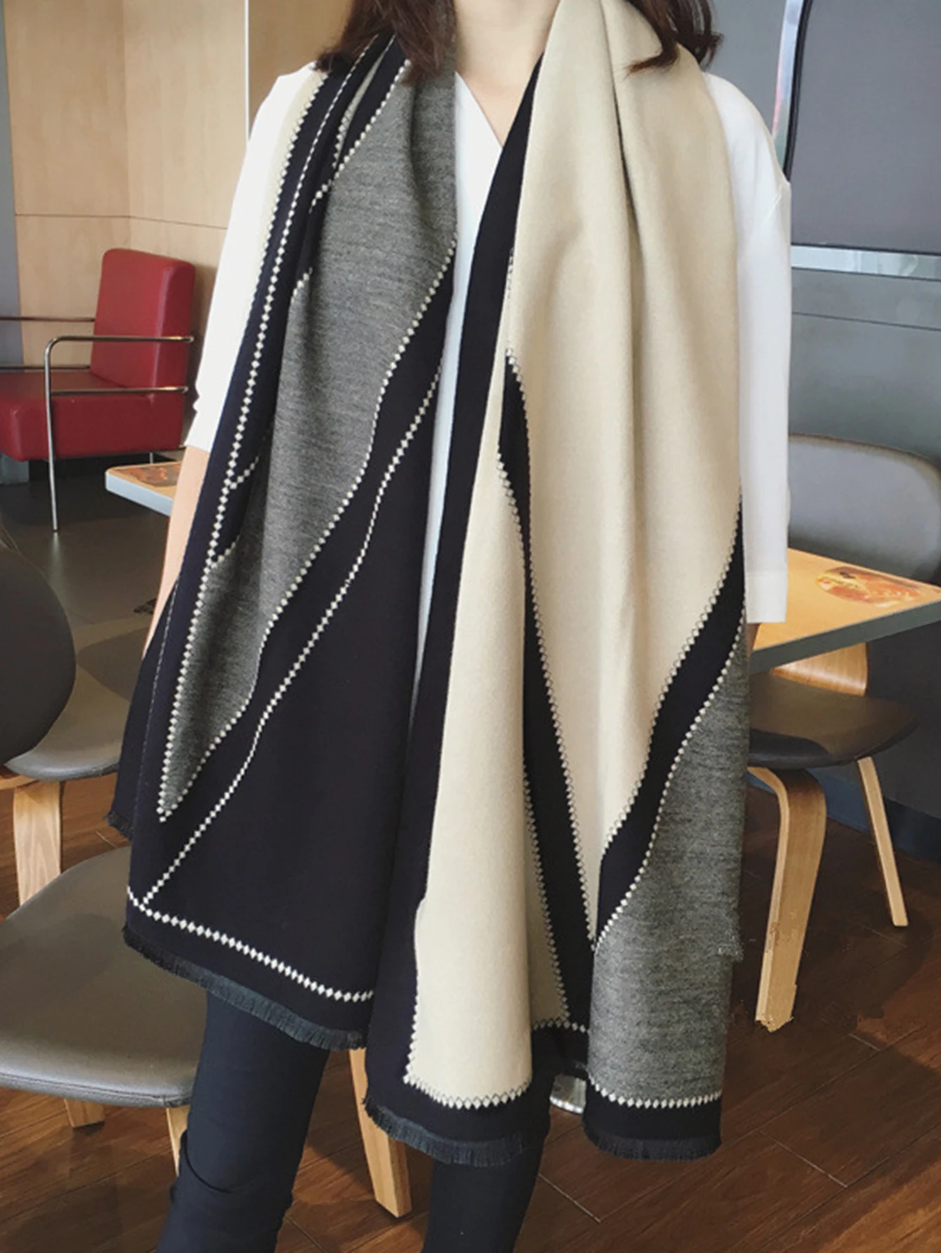 وشاح أسود ممتاز للنساء شتاء 2025 نمط كوري عصري متعدد الاستخدامات دافئ الرقبة أدفأ كبير الباشمينا ملابس خارجية راقية