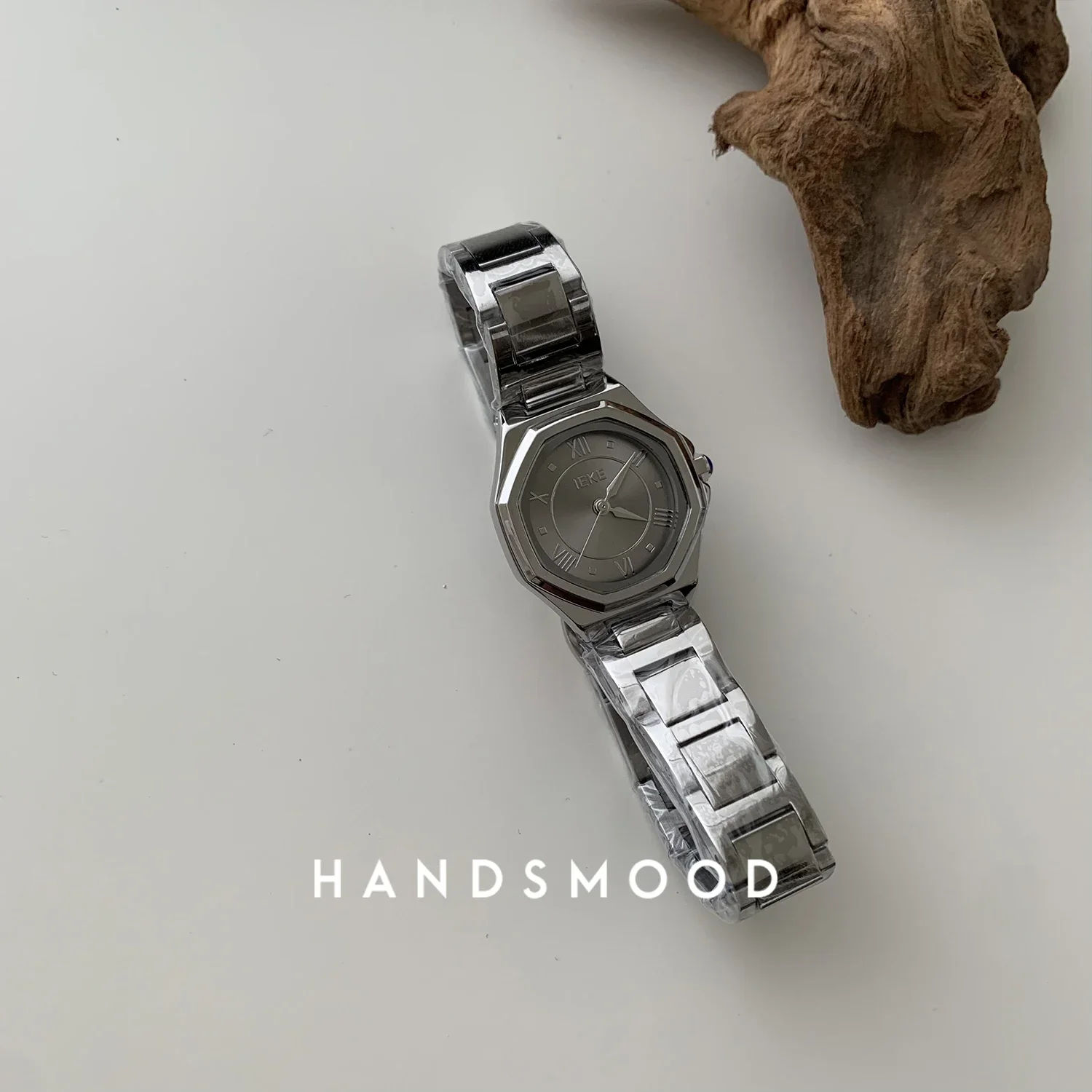 Silver-gray polygon premium sense commuter temperament quartz watch female AIE25