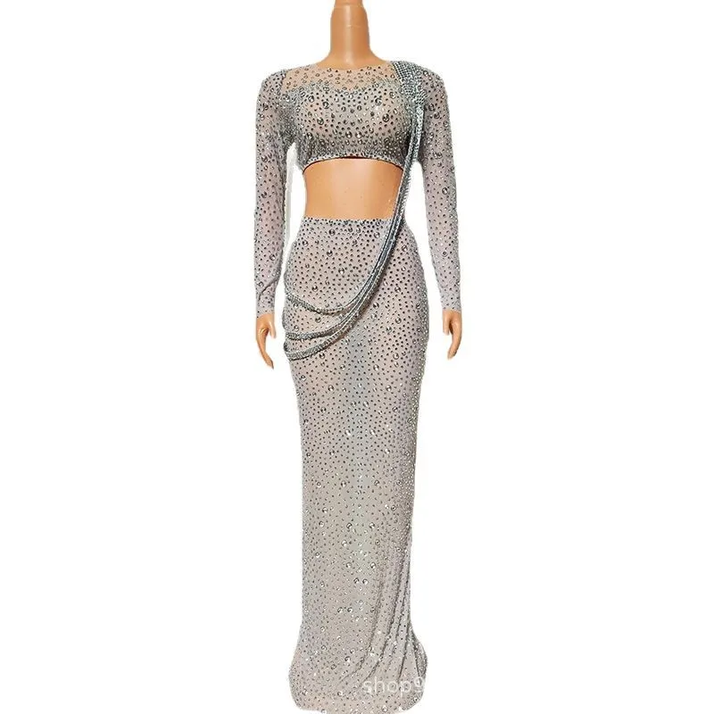 

2025Сексуальная сетчатая серебряная цепочка со стразами, темпераментная юбка на бедрах, ночная женская одежда для выступлений, модель для взрослых, модная одежда для подиума