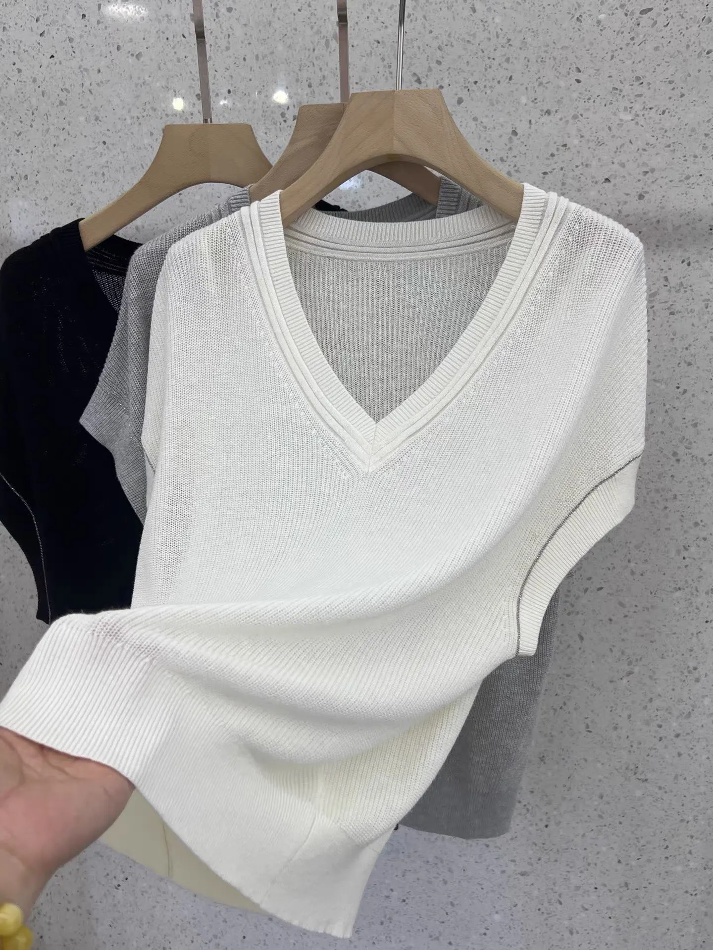 

2026 Spring New Women's V-neck Sleeve V-neck Fashionable and Versatile Knitted T-shirt