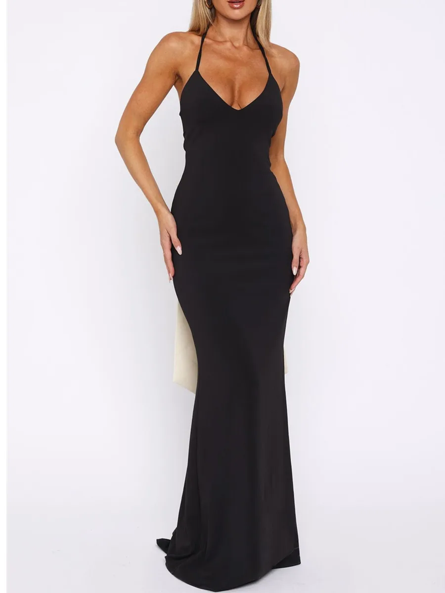 Robe longue élégante pour femme, style décolleté asymétrique, dos nu, sans manches, avec nœud décoratif, idéale pour les soirées et les tenues de nuit.