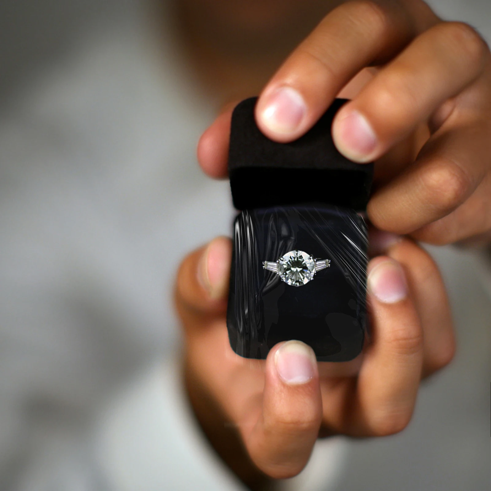 

1 Roll Self-Adhesive Stretch Film Transparent Protective Wrap for Watch Jewelry Crystal Anti-Scratch Dust Resistant Non-Sticky