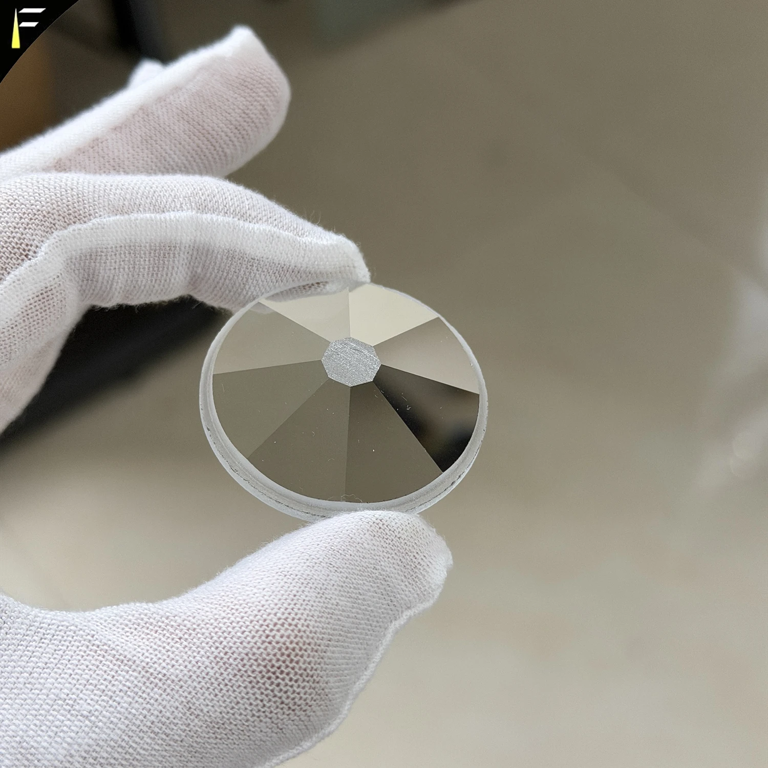 

Запчасти для дискотечных LED-прожекторов: 8-гранная призма, линза 38 мм в диаметре