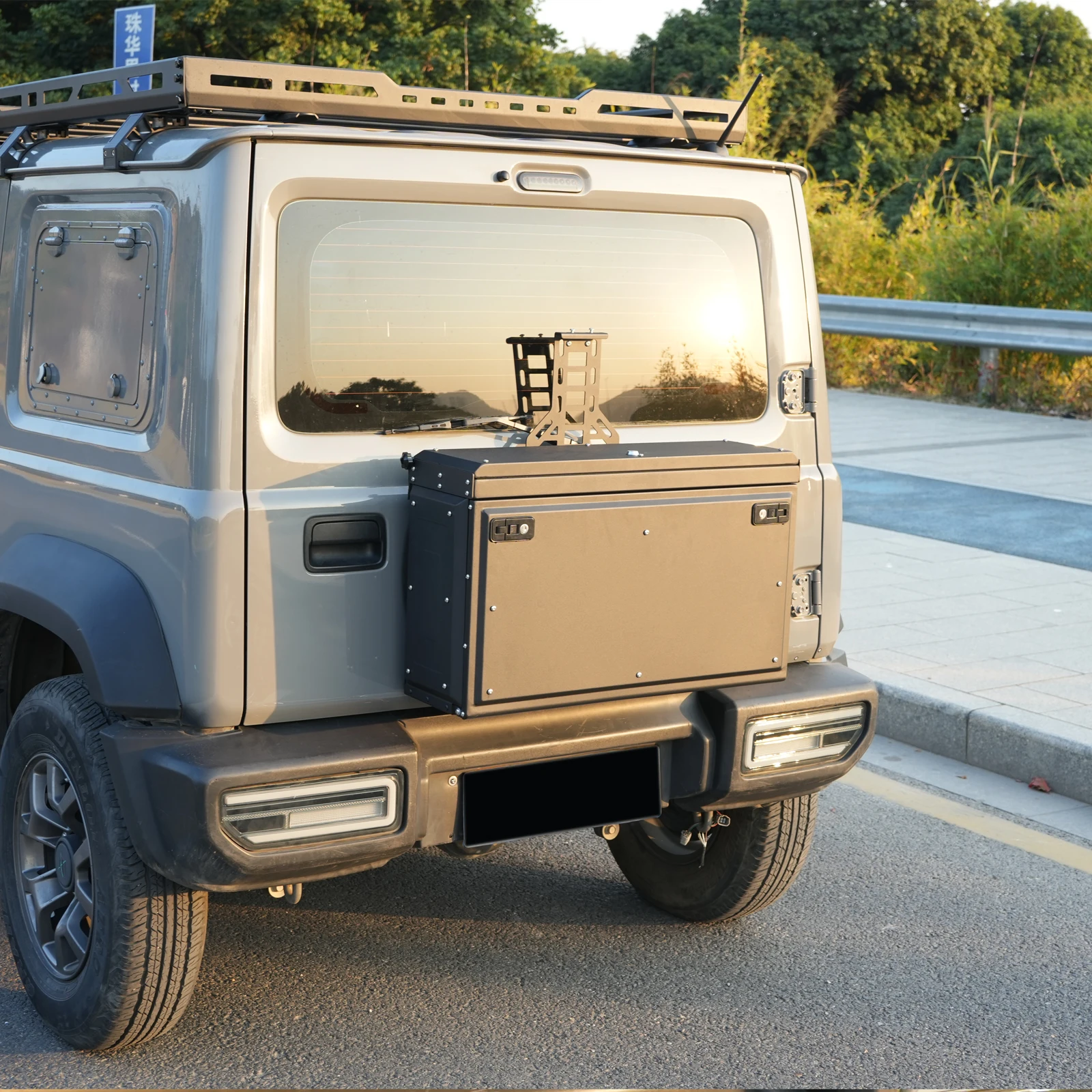 

Tailgate Multifunctional Storage Box for Jimny Accessories Aluminum Tailgate Tool Box for Jimnycustom