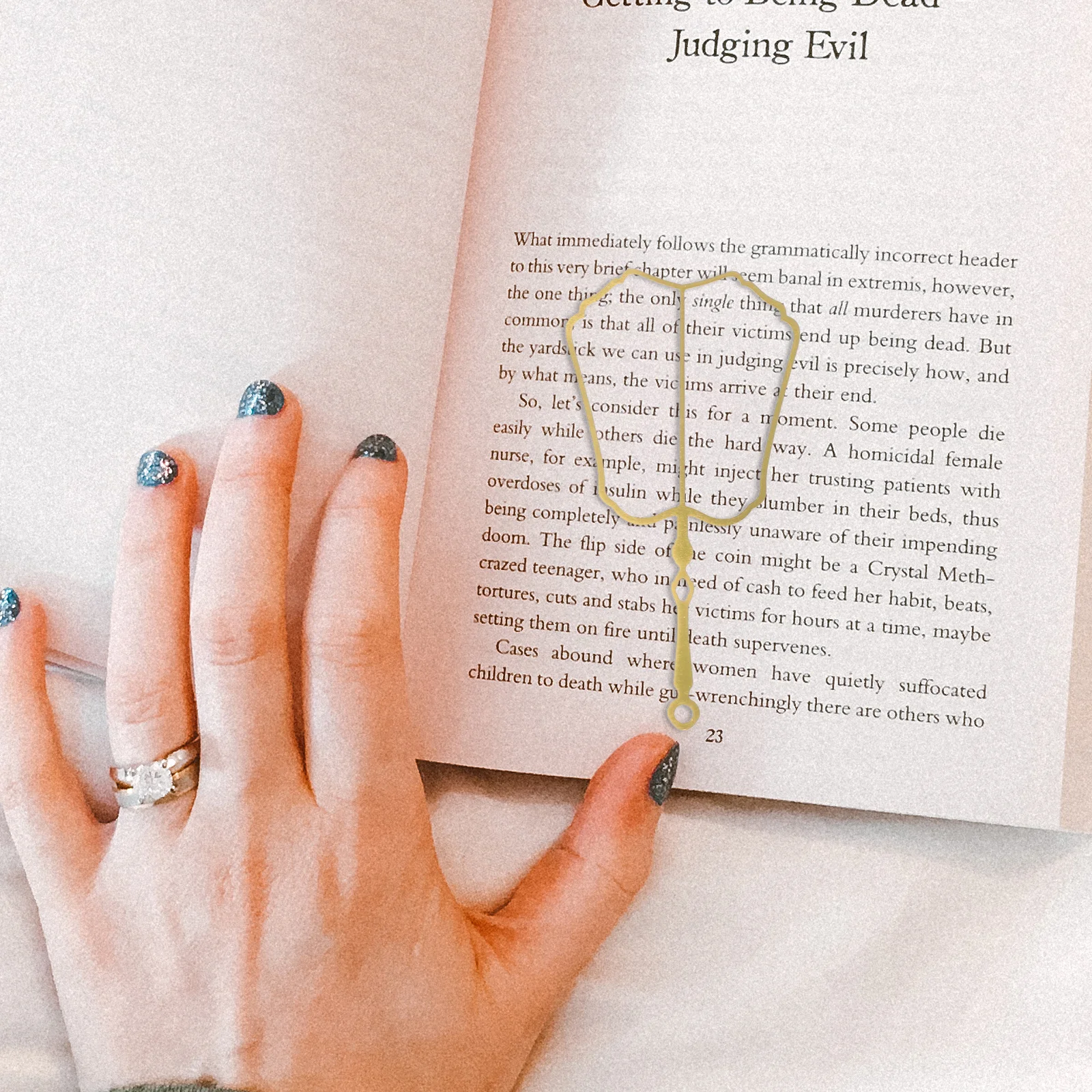 

4Pcs Hollow Metal Fan Bookmark Set Fan Frame Creative DIY Reading Page Marker Decorative Bookmarks Hollow Metal Bookmarks