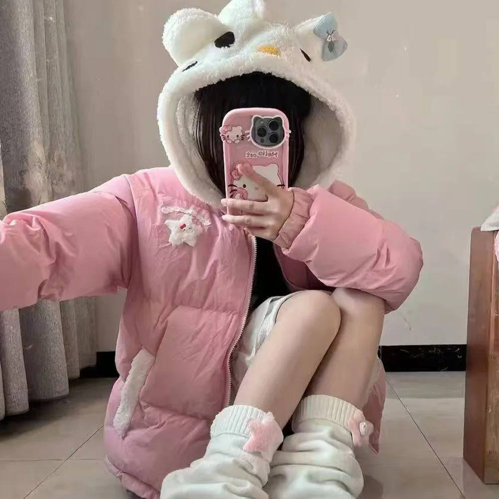 

Новинка 2025 года, пуховик Hello Kitty, женская зимняя мягкая хлопковая куртка Sanrio Kwaii, утепленное пальто, милые свободные теплые топы с капюшоном для девочек