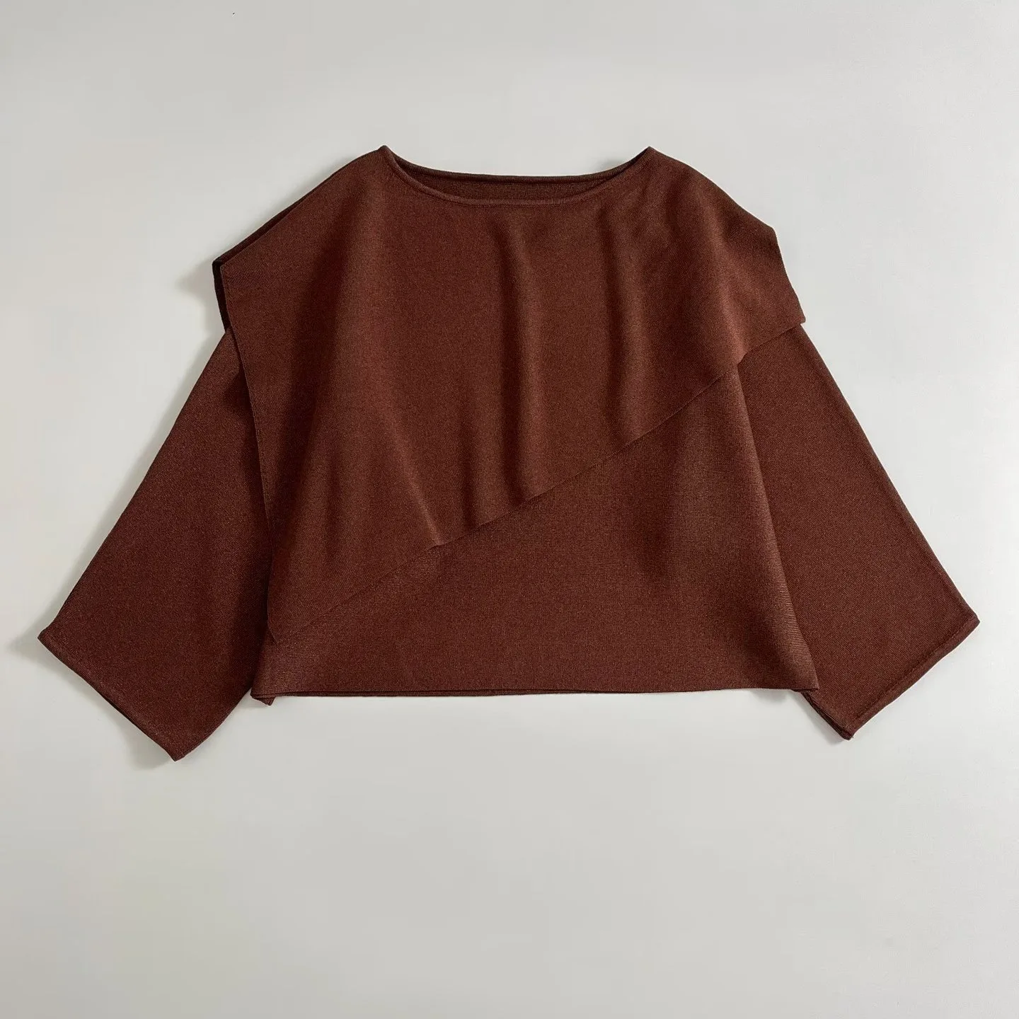 

Женский модный свободный топ, весенний повседневный универсальный свитер с открытыми плечами, вязаный, с лоскутным узором, нерегулярный, однотонный, с длинными рукавами, в стиле накидки