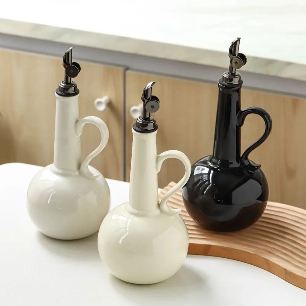 

Nordic Ceramic Oil Bottle Kitchen Oil Spray Bottle High Temperature Resistance Soy Sauce Vinegar Bottles Kitchens Accessories