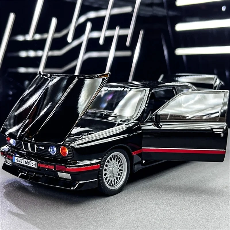 

1:24 1988 M3 E30 Alloy Sports Car Model Diecasts Metal Classic Car Model High Simulation Sound and Light Childrens Toys Gift