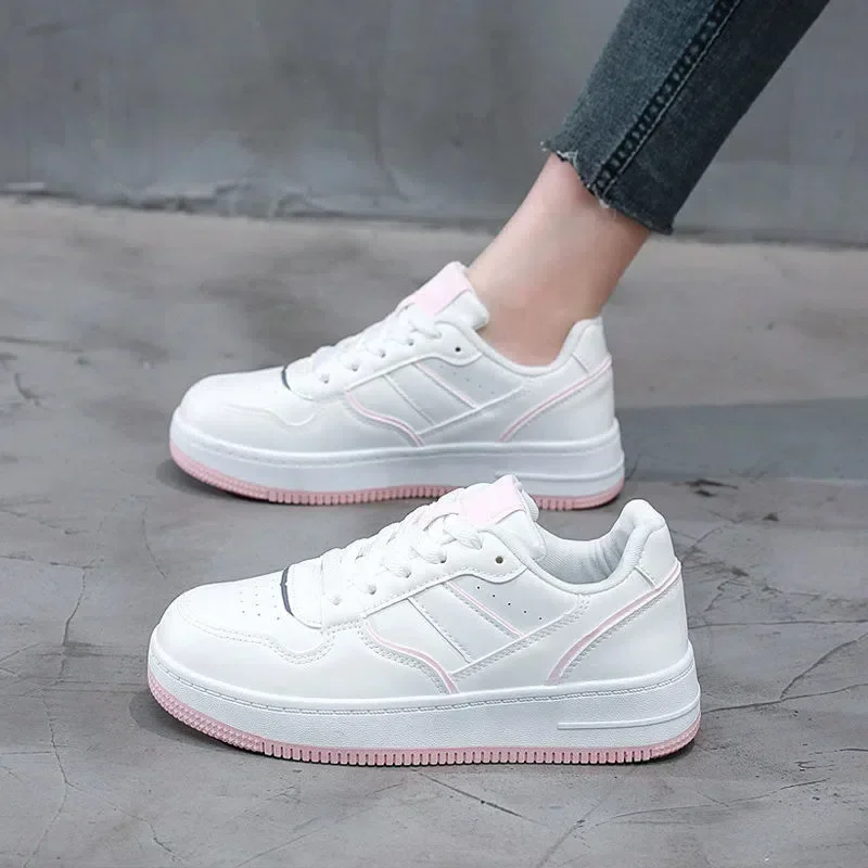 Nuove scarpe da ginnastica da tennis da donna 2025 Moda Comfort Scarpe da tavolo sportive Casual Stile Accademia Piccole scarpe bianche Donna Primavera autunno