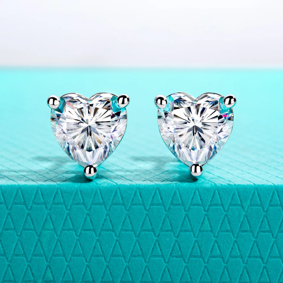 AnuJewel Herz-Moissanit-Ohrstecker 1cttw-6cttw D-Farbe VVS1 925 Sterling Silber 18k vergoldet Klassischer Damenschmuck – Detail 1