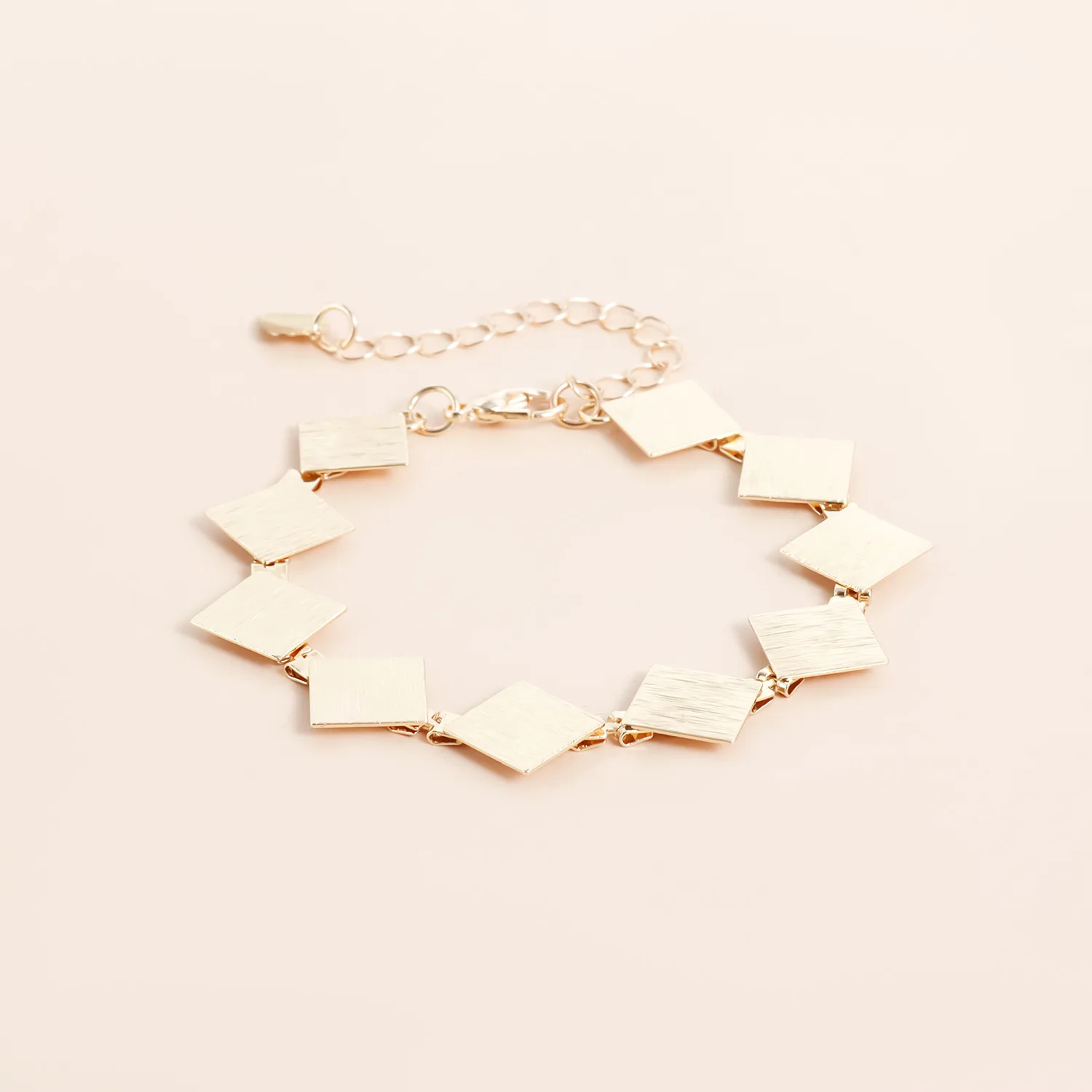 Geometric square metal brushed necklace with retro texture, personalized and versatile commuting accessories